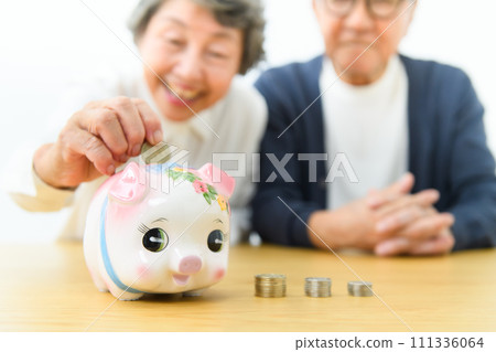 存錢筒年長夫婦 111336064