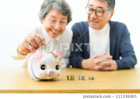 存錢筒年長夫婦 111336065