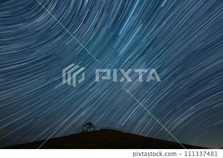 公園裡星星升起的軌跡 111337481