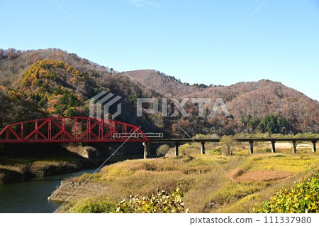 Kitakami Line in late autumn 111337980