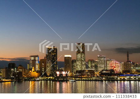 Evening view of the main pier and Minato Mirai Evening view of the main pier and Minato Mirai 111338433
