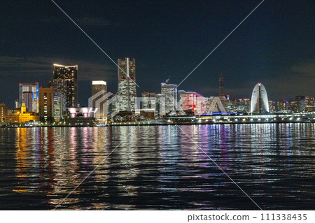 主碼頭和港口未來的夜景 111338435