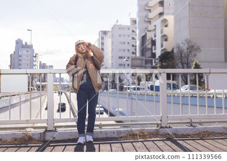 Street Snap Young Woman Portrait Street Snap Young Woman Portrait 111339566