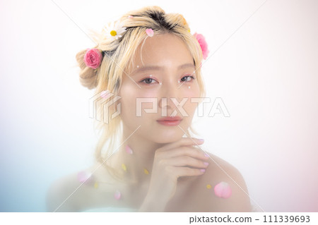 日本金髮女郎的美麗肖像 111339693