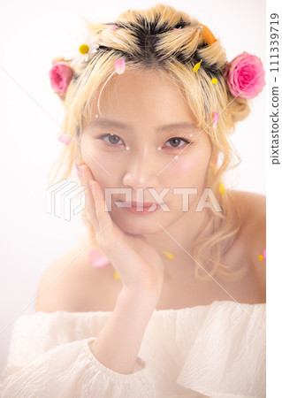 日本金髮女郎的美麗肖像 日本金髮女郎的美麗肖像 111339719