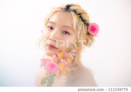 Beauty Portrait of a Japanese blonde woman 111339779
