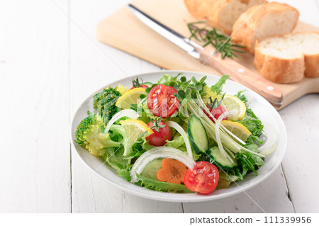 Vegetable salad with plenty of seasonal vegetables, refreshing with salt and olive oil Vegetable salad with plenty of seasonal vegetables, refreshing with salt and olive oil 111339956
