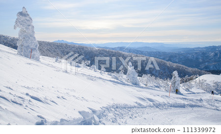 Spectacular winter view of Mt. Moriyoshi, overlooking Akita Komagatake in the distance, Akita Prefecture Spectacular winter view of Mt. Moriyoshi, overlooking Akita Komagatake in the distance, Akita Prefecture 111339972