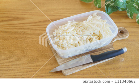 Finely cut enoki mushrooms 111340662