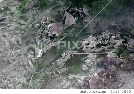 I looked into the source of sulfur. A picture of hell that bubbles up from the depths of the earth. 111341950