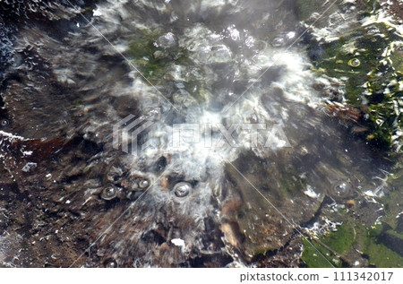 I looked into the source of sulfur. A picture of hell that bubbles up from the depths of the earth. 111342017