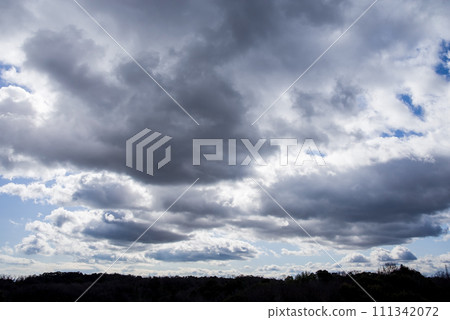 多雲的天空 多雲的天空 多雲的天空 111342072