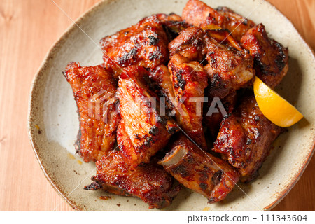 bone-in spare ribs 111343604