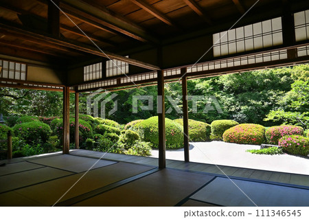 五月的京都市 四仙堂定山寺中國庭園 五月的京都市 四仙堂定山寺中國庭園 111346545