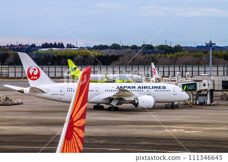 從成田機場 2 到印度航空的 B787-8、JALB787、Jin Air...等的日本千葉城市景觀。 111346645