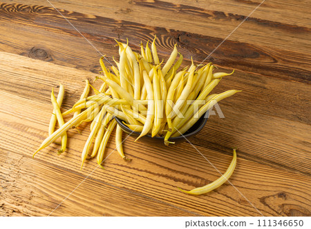 Yellow French Beans, Raw String Beans Pile, Fresh Wax Bean Pods Yellow French Beans, Raw String Beans Pile, Fresh Wax Bean Pods 111346650
