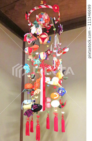 Hanging chicks Hanging chicks 111346699