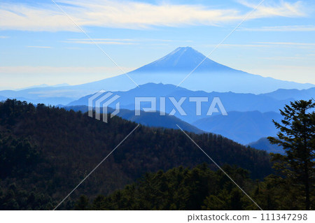 Mt. Fuji and the Misaka Mountains seen from Ushioku no Karigaharazuriyama Mt. Fuji and the Misaka Mountains seen from Ushioku no Karigaharazuriyama 111347298