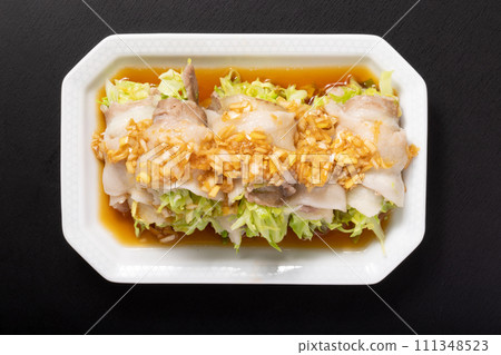 Microwave steamed cabbage wrapped in pork (green onion sauce) Microwave steamed cabbage wrapped in pork (green onion sauce) 111348523