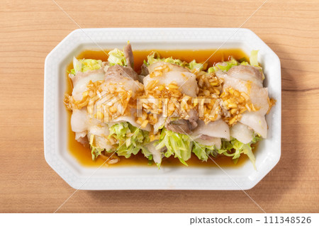 Microwave steamed cabbage wrapped in pork (green onion sauce) Microwave steamed cabbage wrapped in pork (green onion sauce) 111348526