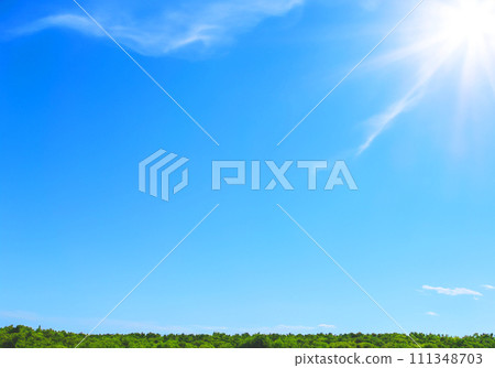 清爽的藍天與陽光,夏日陽光強烈 清爽的藍天與陽光,夏日陽光強烈 111348703