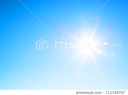 清爽的藍天與陽光,夏日陽光強烈 清爽的藍天與陽光,夏日陽光強烈 111348707