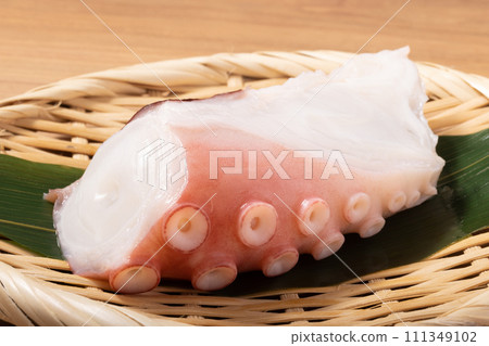 Hokkai water octopus (for sashimi) Hokkai water octopus (for sashimi) 111349102