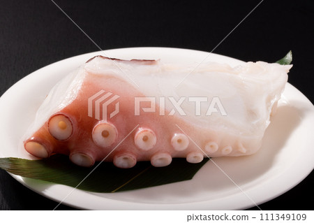 Hokkai water octopus (for sashimi) 111349109