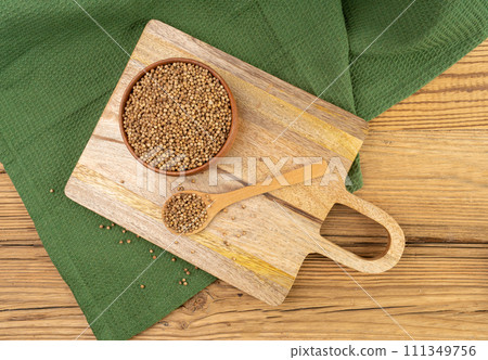 Coriander Seeds in Bowl, Organic Cilantro Grains, Chinese Parsley Seed Group, Dry Spices, Seasonings 111349756