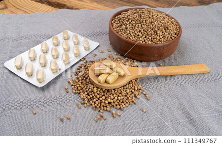 Coriander Pills, Cilantro Herbal Medicine Tablets, Chinese Parsley Supplement, Natural Herb Vitamins Coriander Pills, Cilantro Herbal Medicine Tablets, Chinese Parsley Supplement, Natural Herb Vitamins 111349767