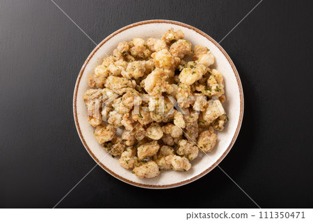 Fried chicken cartilage with seaweed salt Fried chicken cartilage with seaweed salt 111350471
