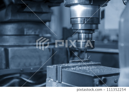 The slot cutting process on NC milling machine with flat end mill tools. The slot cutting process on NC milling machine with flat end mill tools. 111352254