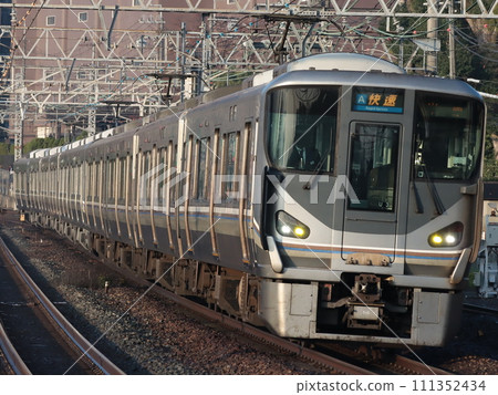 225 series rapid train bound for Maibara (U3 formation) passing through Yamazaki Station in the morning 111352434