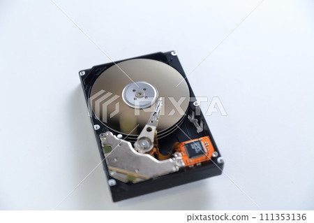 拆卸的硬碟機 (HDD) 的內容 111353136