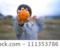 boy holding oranges 111353786