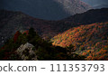 The mountains to turn red leaves 111353793