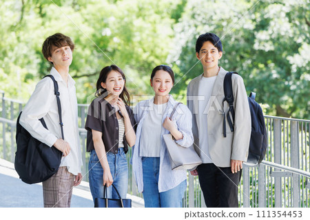 大學生 國際學生 校園生活 大學生 國際學生 校園生活 111354453