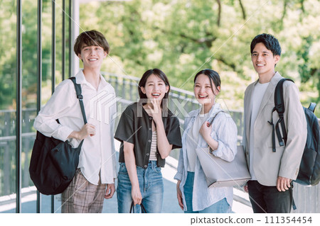 大學生 國際學生 校園生活 大學生 國際學生 校園生活 111354454