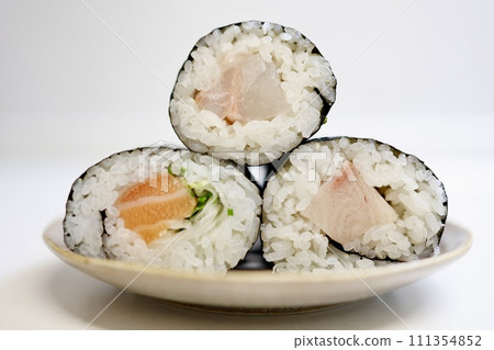 3 ehomaki (salmon, yellowtail, sea bream) 3 ehomaki (salmon, yellowtail, sea bream) 111354852