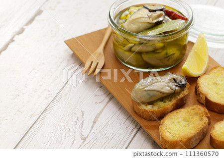 自製生蠔，用橄欖油醃製 111360570