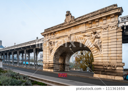 Central arch of historical Bir Hakeim Bridge in Paris, France 111361650