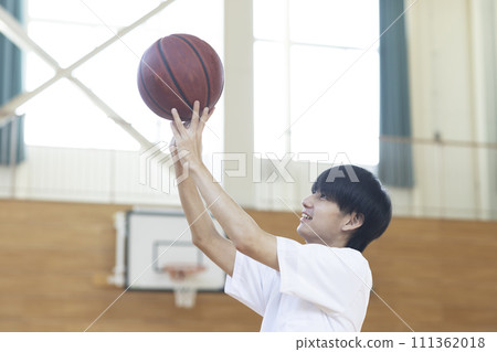 享受籃球的高中生 111362018