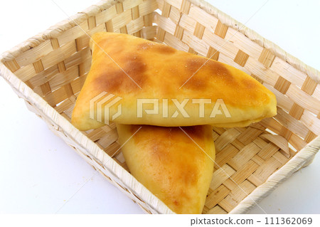 meat sfiha (esfiha) of arabic origin traditionally adapted for brazilian cuisine in the basket on white background meat sfiha (esfiha) of arabic origin traditionally adapted for brazilian cuisine in the basket on white background 111362069