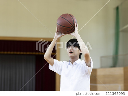 享受籃球的高中生 111362093