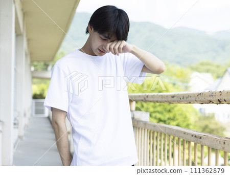 悲傷的高中男孩 111362879