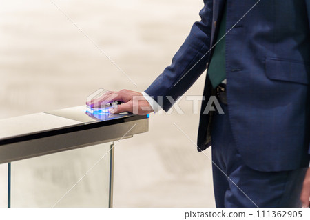 Security gate touch Security gate touch 111362905