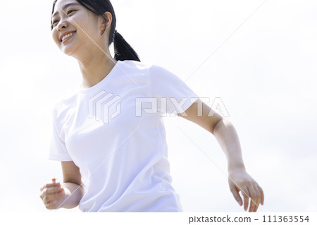 高中女生跑步 111363554