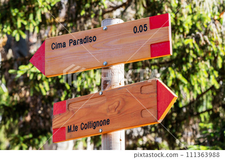 Sign post showing direction to famous Cima Paradiso on beautiful autumn day 111363988