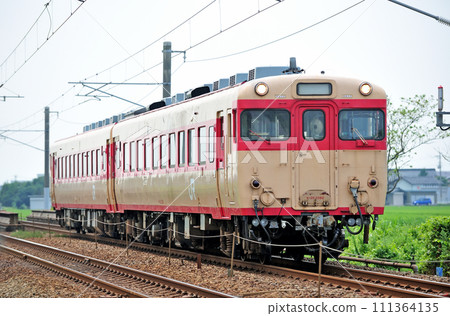Hokuriku Main Line Kosugi-Kureha JR West Kiha 28-2360+Kiha 58-477 (Toyama) 111364135