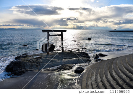 Minamichita Tsuuteura Torii and sunset 111366965